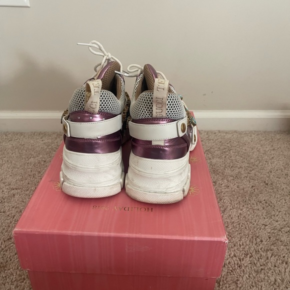 Gucci Holiday 2018 size 40.5 worn twice, box with Duster bags